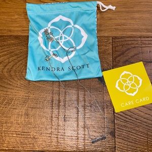 Silver blueish bar necklace